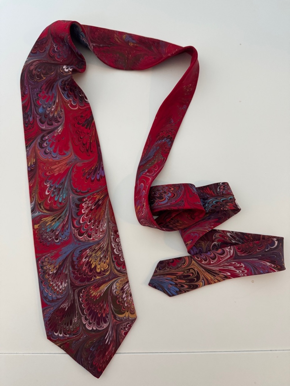 Smithsonian Institution Red Marbled Patterned Men's Tie - 100% Silk